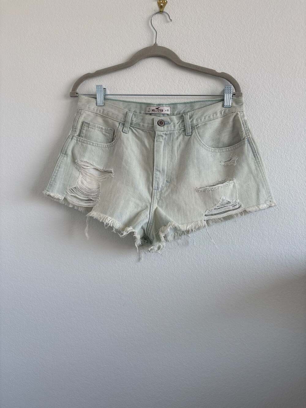 Hollister High-Rise Distressed Denim Shorts Size 11 W30